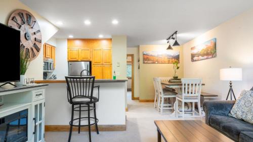 Telluride House | Cimarron Lodge 14 by AvantStay Ski-InSki-Out Property in Complex w Two Hot Tubs Permit3601