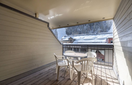 Telluride House | Cimarron Lodge 27 by AvantStay | Ski-In/Ski-Out Property w/Two Hot Tubs!