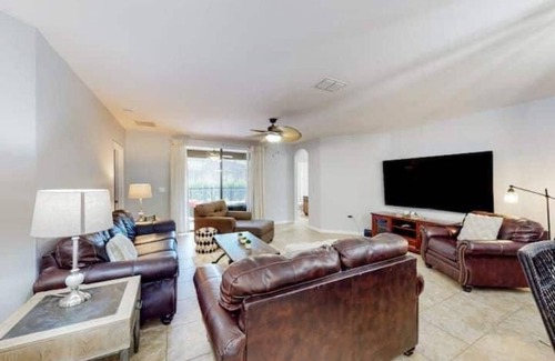 Thousand Oaks House | Cinderella's Get-A-Way