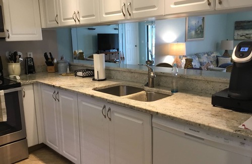 Iona Condo | CINNAMON COVE-GATED COMMUNITY-LAKE VIEW