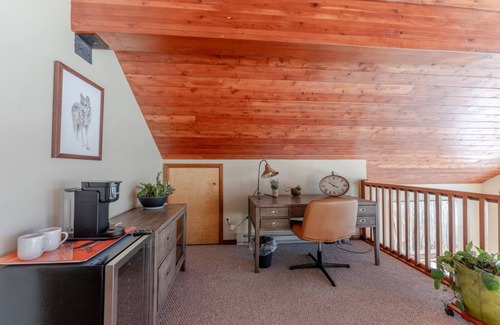 Crested Butte House | Cinnamon Mtn. Chalet/Incredible Views, Hot Tub, Heated Garage, Fireplace!