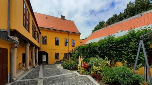 Pecs House | Ciszterci Szállás Pécs