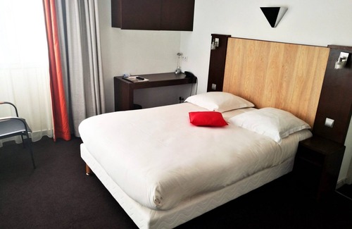 Sud Hotel | City Break in Southern France! w/Continental Breakfast in Pet Friendly Resort!
