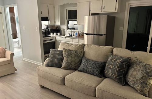 Lincolnton House | City cabin, 2-bedroom house with 2 full beds, custom shower, in Lincolnton.