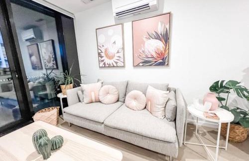 Canberra City Centre Apartment | City Centre - Pool - Parking - Self check-in