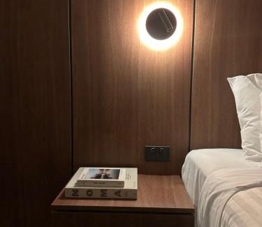 Battery Point Apartment | City fringe modern apartment with car parking