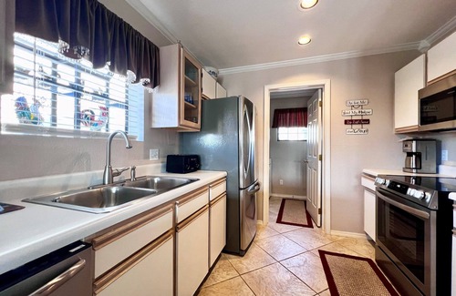 Branson Condo | City Getaway Walk-In Access Near HWY 76 Strip Golf & Ticket Deals!