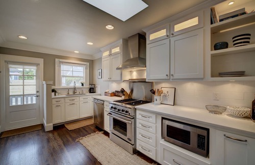 Fremont Apartment | City Haven II - Blocks from Zoo, Downtown Bus, Restaurants, W/parking