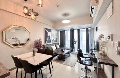 Bonifacio Global City Hotel | City Lights Apartment in BGC