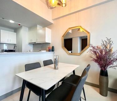 Bonifacio Global City Hotel | City Lights Apartment in BGC