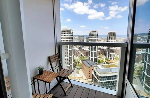 Old Town Apartment | City view from 27th floor, free parking, keyless