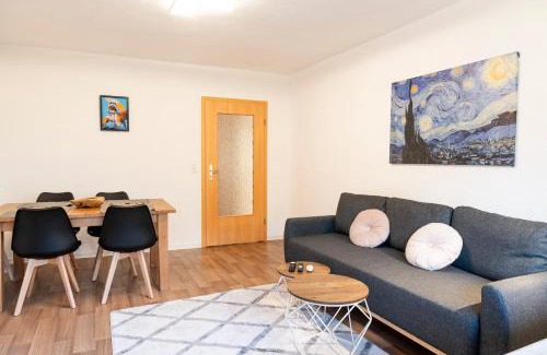 Kapellenberg Apartment | Cityapartment mit großem Balkon am Stadtpark- DisneyPlus und 300mbs Internet