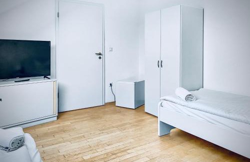 Burbach Apartment | CityChalet Business Apartments - Workers welcome! - Free Parking - Fast WIFI - Smart TV - WM