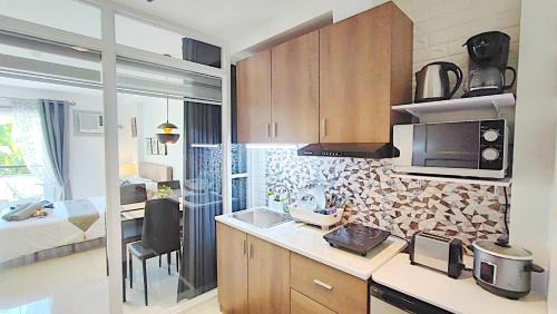 Jaro Apartment | CityCondo, 2nd Fl, 30 sqm, near CPU, balcony and parkview, Netflix, free parking