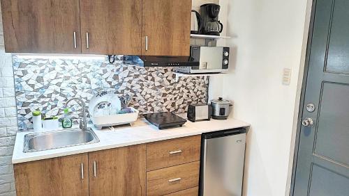 Jaro Apartment | CityCondo, 2nd Fl, 30 sqm, near CPU, balcony and parkview, Netflix, free parking