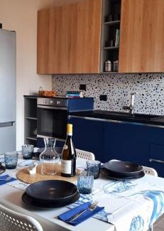 Montesilvano Apartment | CIVICO 38. Vista mare, modernità e confort a soli 2 minuti a piedi dalla spiaggia.