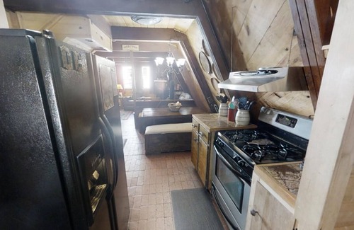 Red River Cabin | CJ A-Frame 5 - Pet Friendly - In Town - Ski In/Ski Out - Free WiFi - Cable - Gas