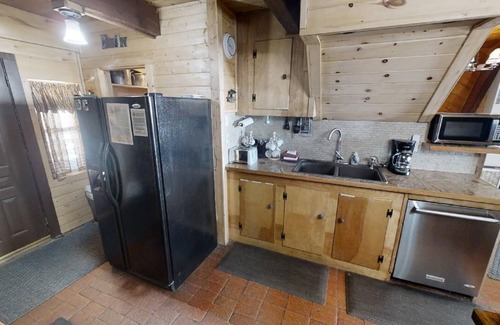 Red River Cabin | CJ A-Frame 5 - Pet Friendly - In Town - Ski In/Ski Out - Free WiFi - Cable - Gas