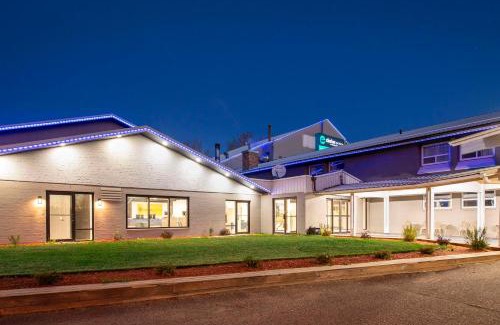 Medicine Hat Hotel | Clarion Pointe