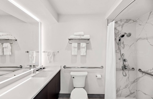 Mount Vernon Hotel | Clarion Pointe Mount Vernon - Burlington