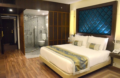 Auli Hotel | Clarks Avadh