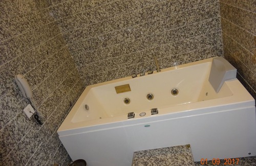 Auli Hotel | Clarks Avadh