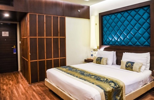 Auli Hotel | Clarks Avadh