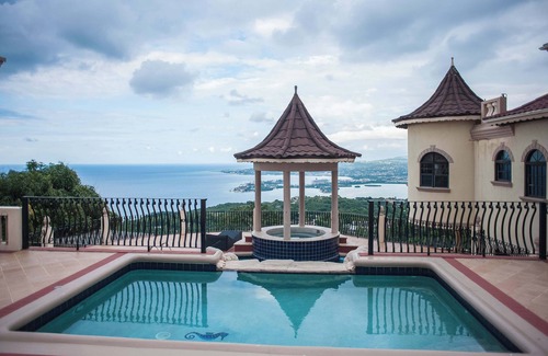 Reading Villa | Clarridge Hall Villa