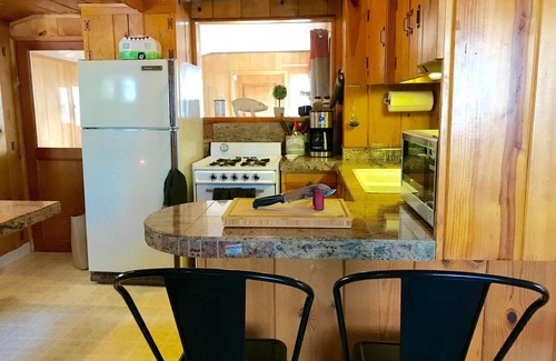South Lake Tahoe Cabin | Classic cabin in idyllic setting 3 blocks away from CA Heavenly Ski Resort