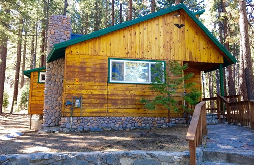 South Lake Tahoe Cabin | Classic cabin in idyllic setting 3 blocks away from CA Heavenly Ski Resort
