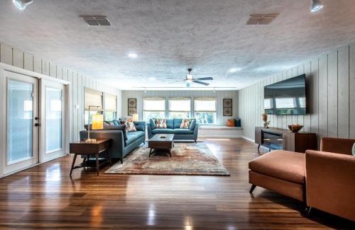 Bay Area House | Classic Coastal Getaway Sleeps 34 - 2 Homes 2 Pools