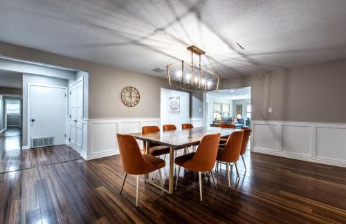 Bay Area House | Classic Coastal Getaway Sleeps 34 - 2 Homes 2 Pools