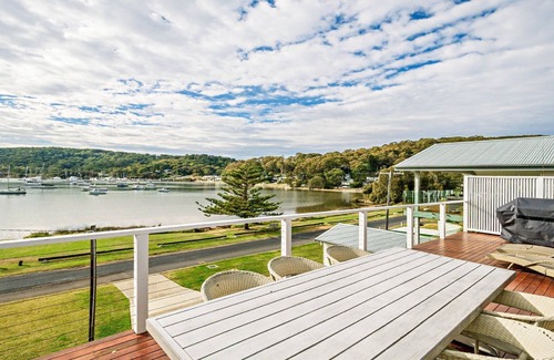 Killcare House | 'Classic Cottage on the Bay' by Accom Holidays