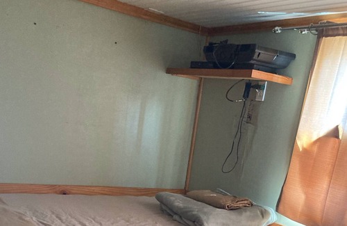 Venice Boat Rental | Classic houseboat with 5 private bedrooms and great patio
