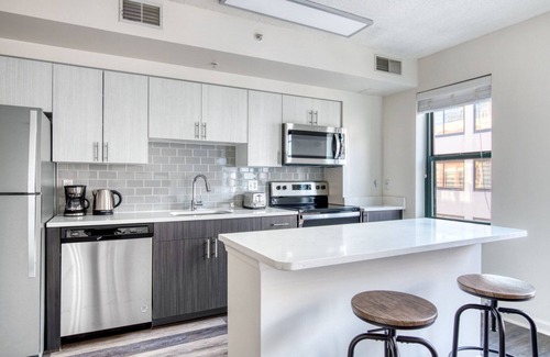 Logan Circle Apartment | Classic Logan Circle 1BR w/Gym, W/D & Pool, walk to bars, by Blueground