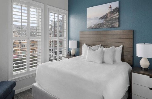 Yachting Village Resort | Classic New England Charm At The Heart of Newport-Wyn. Newport Onshore- 2 Bd.