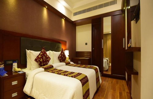 Karumom Hotel | Classic Sarovar Portico Thiruvananthapuram