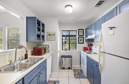 Bouldin House | Classic South 5th Getaway — Minutes to Downtown, Zilker & Rainey