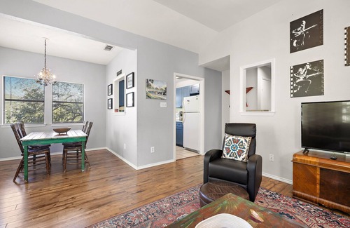 Bouldin House | Classic South 5th Getaway — Minutes to Downtown, Zilker & Rainey
