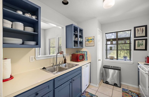 Bouldin House | Classic South 5th Getaway — Minutes to Downtown, Zilker & Rainey