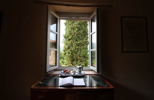Nozanno House | Classic Tuscan Farmhouse with large fenced pool in hills near Lucca, sleeps 14