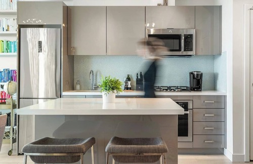 Beltline Apartment | Classy & Comfortable Sub-Penthouse w Pool, AC