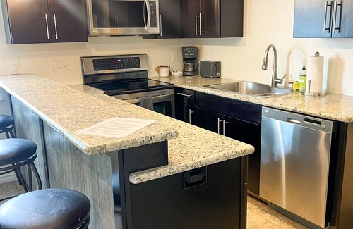 Eugene House | Clean and comfortable 2-bedroom house with AC, WiFi in central Eugene location.
