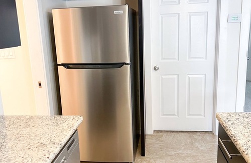 Eugene House | Clean and comfortable 2-bedroom house with AC, WiFi in central Eugene location.
