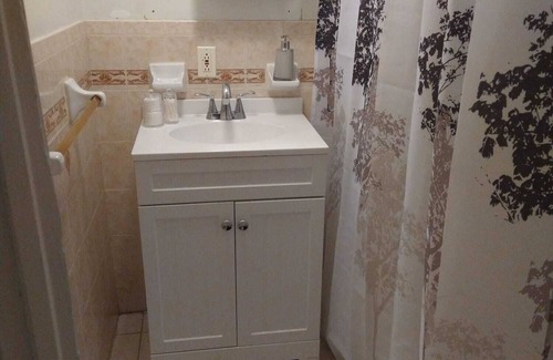 Queens House | Clean and comfortable entirely apartment near JFK, Family oriented.