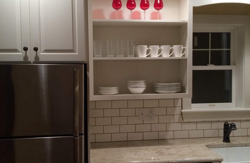 Swengel Cottage | Clean! Charming Cottage! Waterviews, WiFi, Outdoor Firepit, New Canvas Art TV