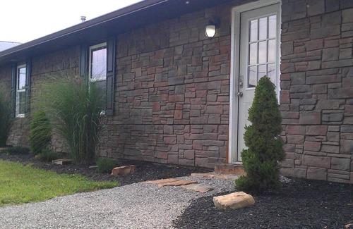 Waverly Apartment | CLEAN, COMFORTABLE and QUIET