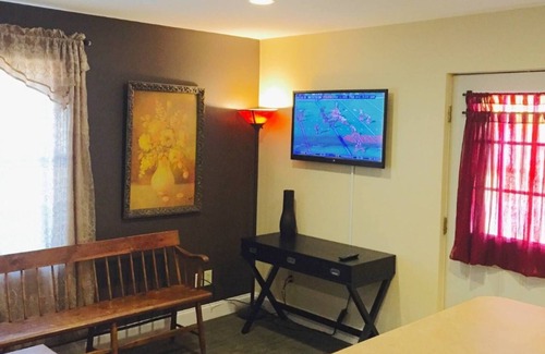 Waverly Apartment | CLEAN, COMFORTABLE and QUIET