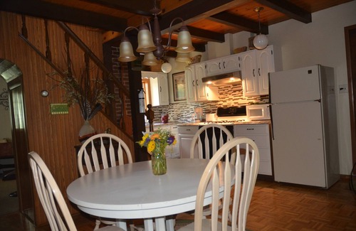 Bairdford Cabin | Clean, Fox Chapel Area, 20 Minutes from Downtown Pittsburghn