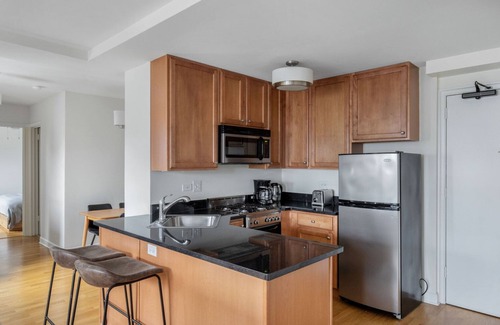 Gold Coast Apartment | Clean Gold Coast 1BR w/Doorman & Gym, nr Park & Beach, by Blueground